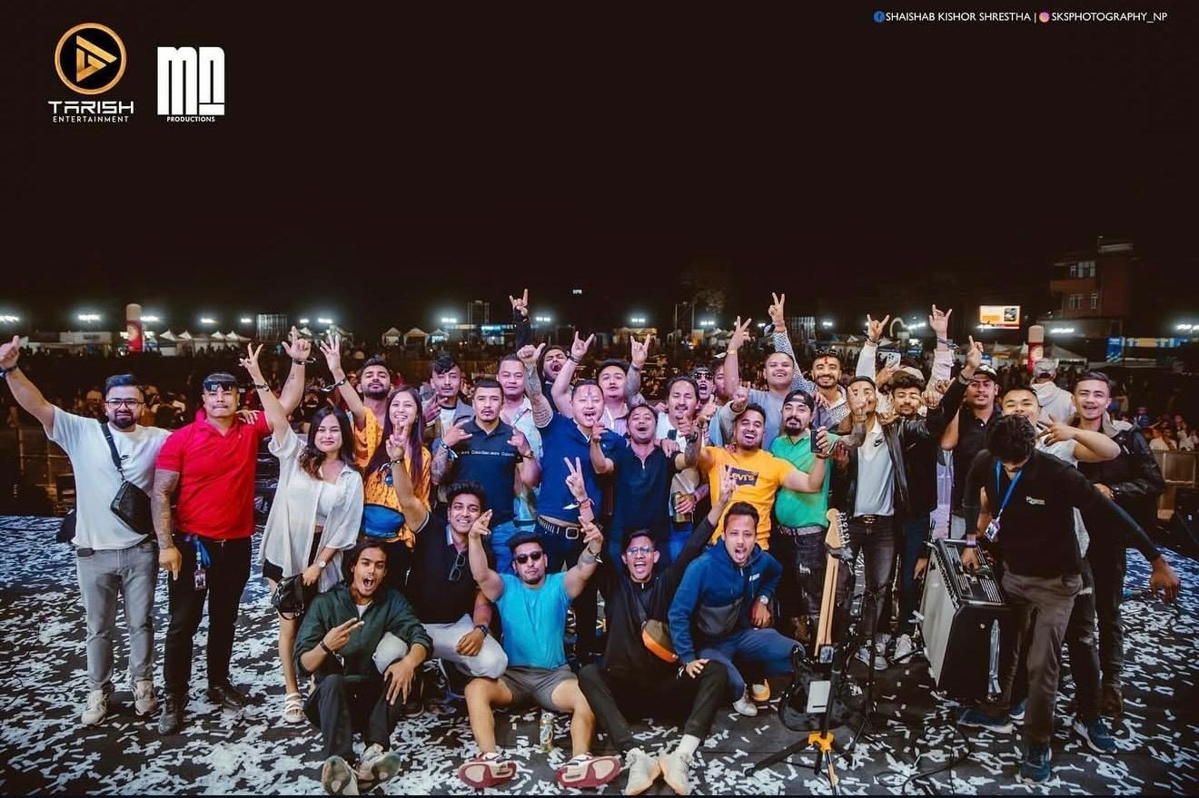 Full production crew and volunteers on the show site